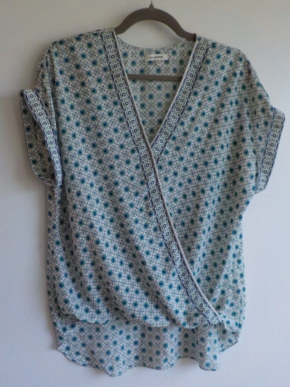 Max Studio Blouse - Medium - White/Blue/Green Crossover High Low (2400)